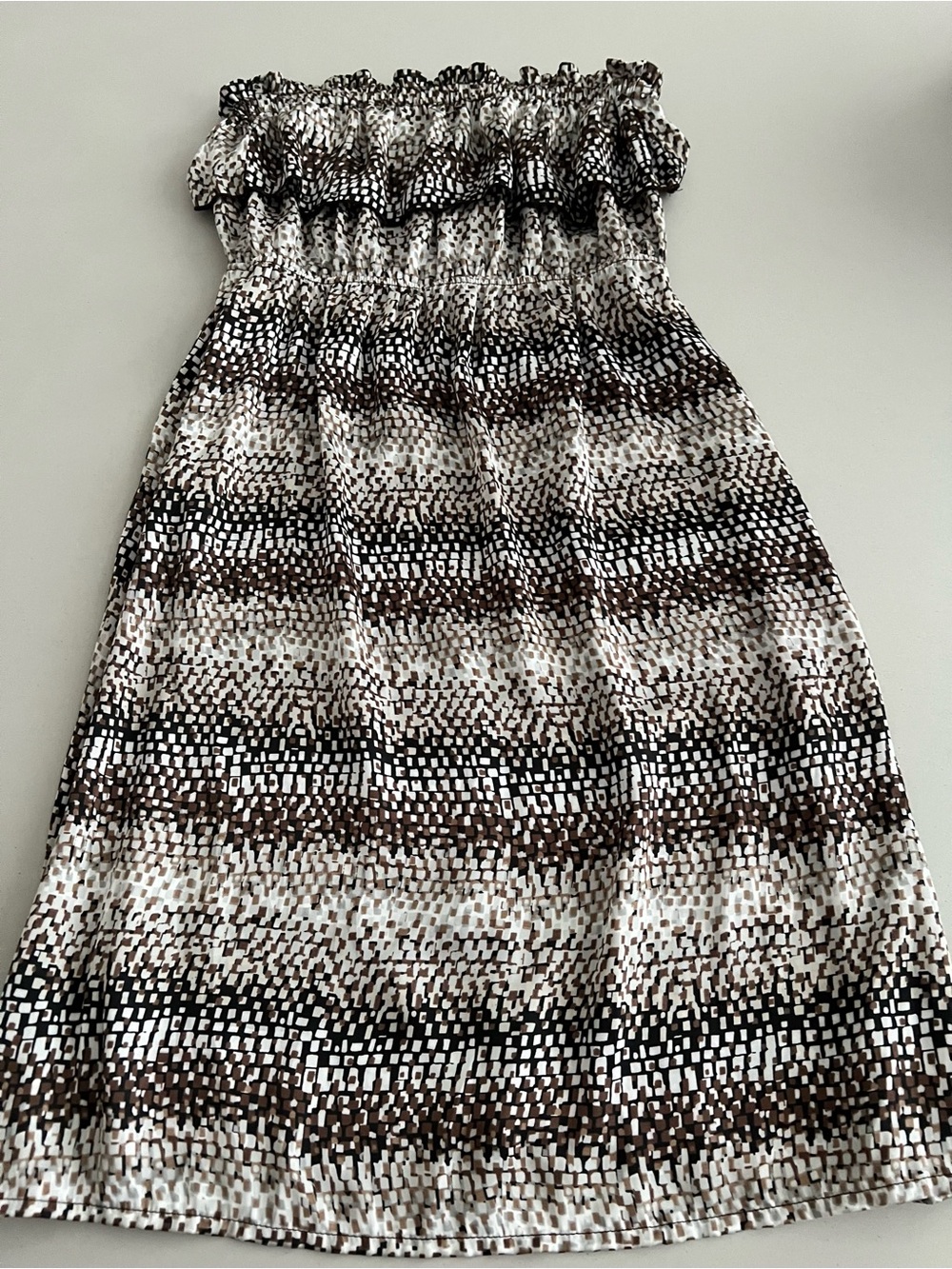 Velvet Torch Strapless Smocked Dress in Brown and White Print S